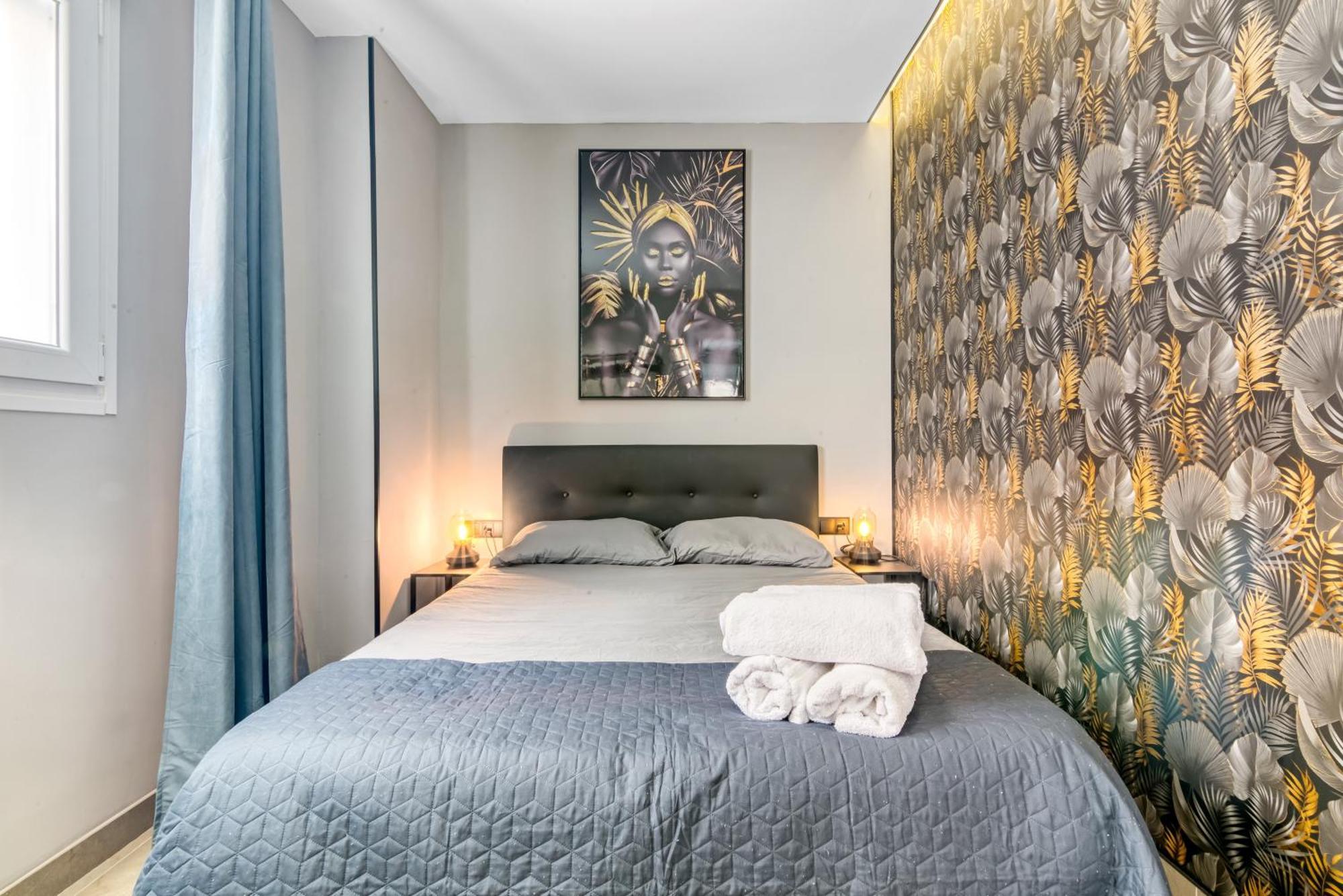 City Scape Suites Valenza Esterno foto