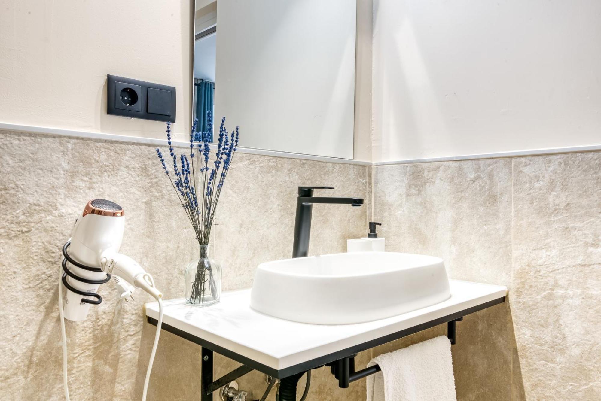 City Scape Suites Valenza Esterno foto